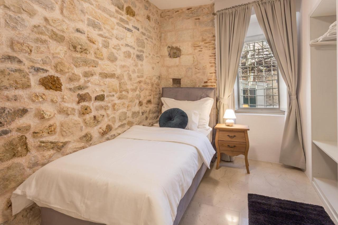 Lola Apartments - Zf Hvar Hvar Town Bagian luar foto